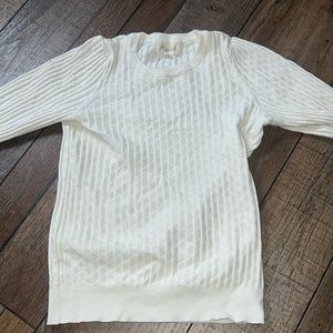 The brand is Marled, its in a size XS and it’s a white waffle knit sweater.